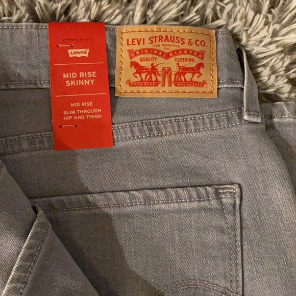 Levi’s Mid Rise Skinny Jeans - Picture 6 of 7